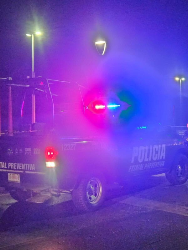 Balean a dos jóvenes en la Zona Hotelera de Cancún; el ataque habría ocurrido por el intento de robarles la motocicleta en la que se transportaban.