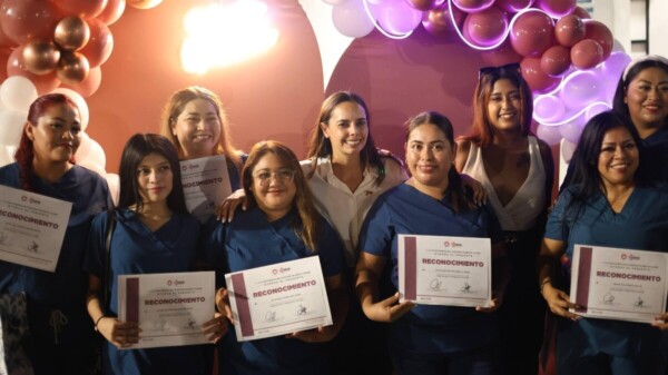 Impulsa Ana Paty Peralta la independencia económica de mujeres con cursos de capacitación