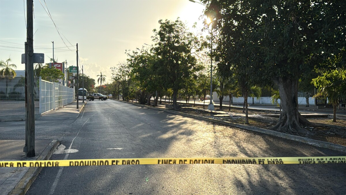 Ejecutan a un hombre cerca del Mercado 23 de Cancún; al parecer la víctima es un obrero que se dirigía a sus labores cotidianas.