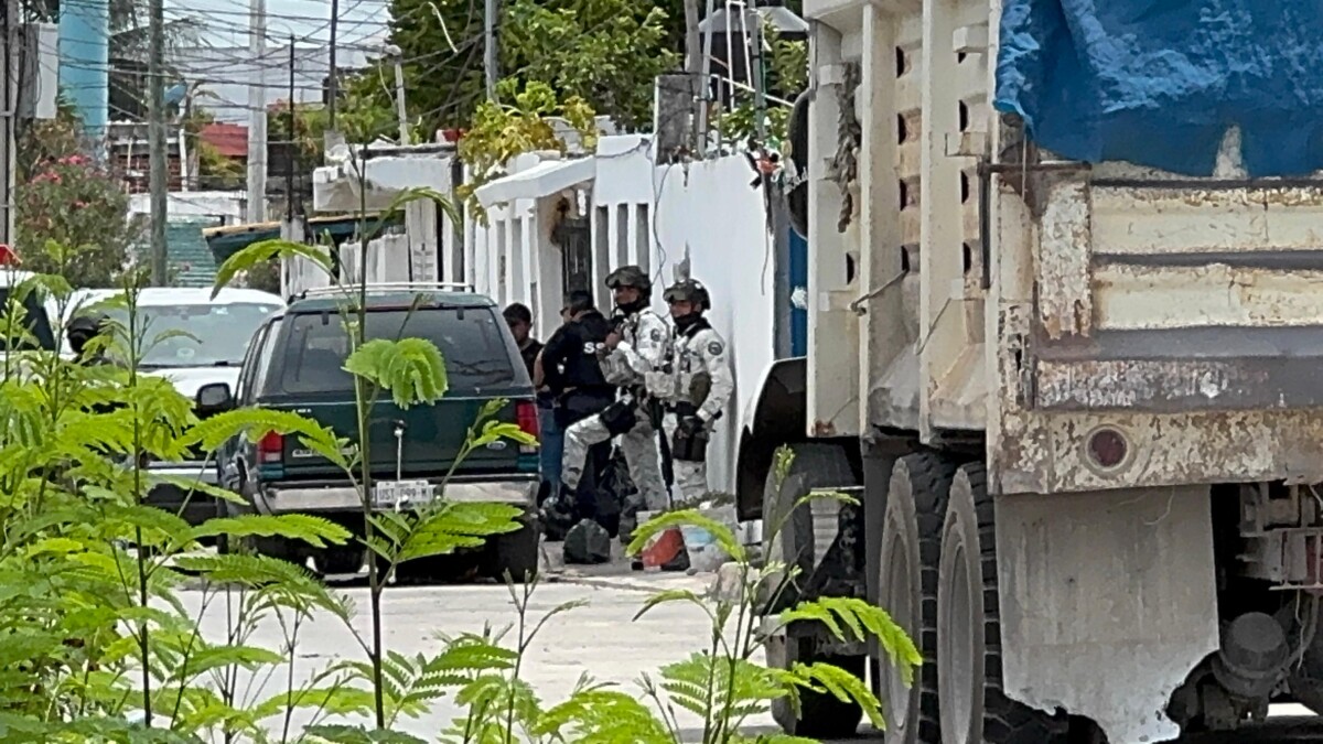 Segundo cateo del día en Cancún, esta vez por narcomenudeo; la diligencia judicial se llevó a cabo en un domicilio de la Ruta 4 con Bonampak.