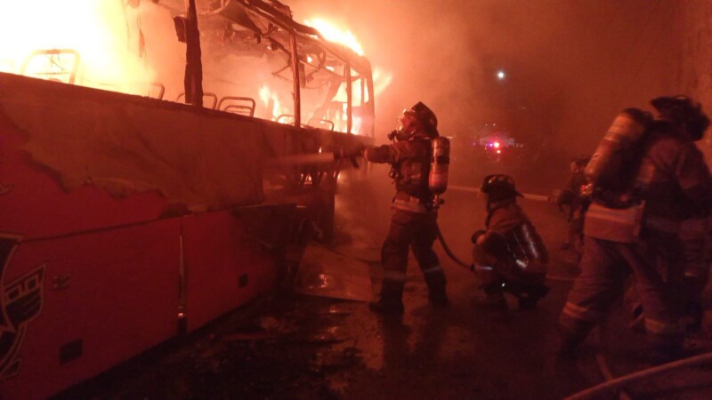 Se incendian dos autobuses de turismo Alianza (VIDEO)