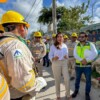Supervisa Mara Lezama trabajos de restauración de energía eléctrica de la CFE en la Av. Huayacán, Kabah y Las Torres