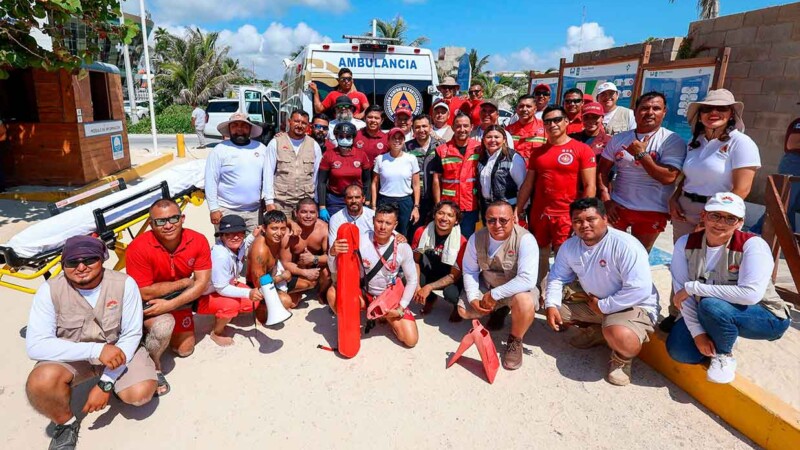 Fortalece Ana Paty Peralta protocolos de salvamento en playas de Cancún