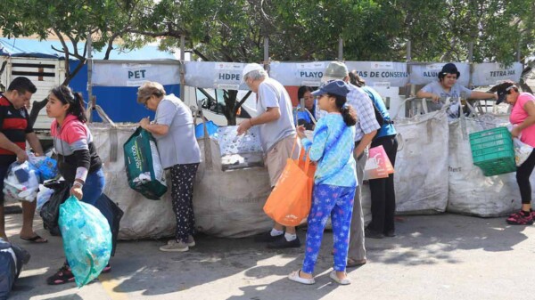 Participan cancunense en jornada de Reciclatón