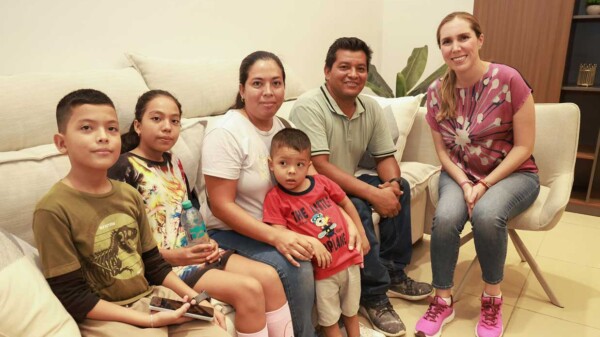 Atenea Gómez Ricalde continúa cerca del pueblo isleño a través del programa Miércoles con la Gente