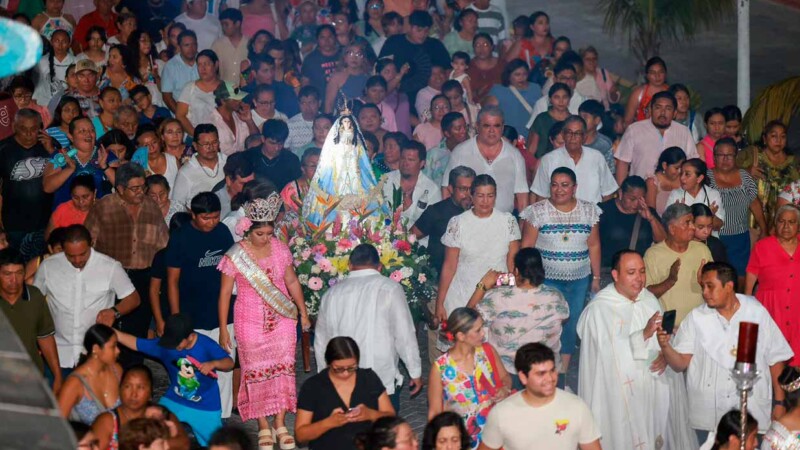 Isla Mujeres celebra con orgullo la bajada de la Virgen en el marco de las Fiestas de Fundación 2025