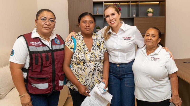 Atenea Gómez Ricalde atiende Miércoles con la Gente desde las nuevas oficinas de Gobierno de Zona Continental