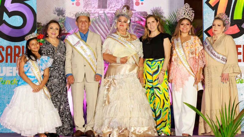 Atenea Gómez Ricalde corona a los Reyes de Fundación 2025 en el marco del 175 Aniversario de la Fundación de Isla Mujeres