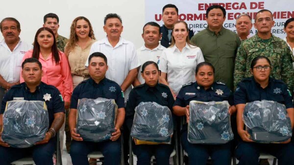 Atenea Gómez Ricalde fortalece la seguridad en Isla Mujeres con entrega de uniformes y equipamiento policial en el C2 de Costa Mujeres