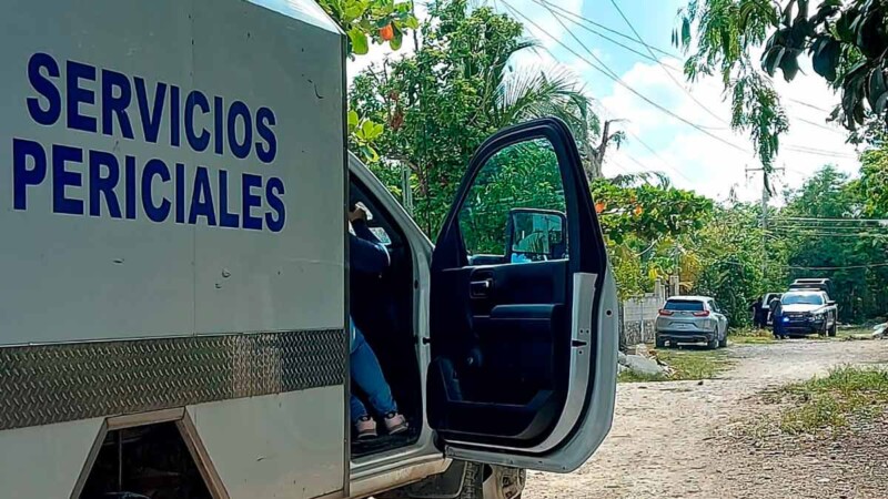 Hallan dos cuerpos sin vida en vehículo cerca de Chumpón en Felipe Carrillo Puerto