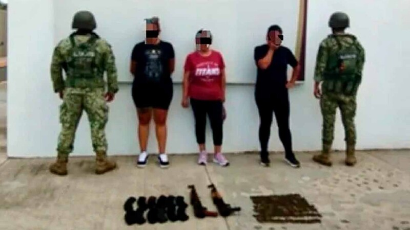 Detienen a tres presuntas traficantes de armas en Sinaloa, todas con parientes en la GN