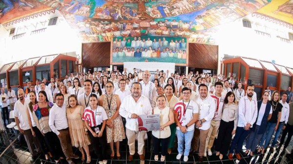 Recibe Congreso de la Justicia Social distintivo de excelencia en el servicio público
