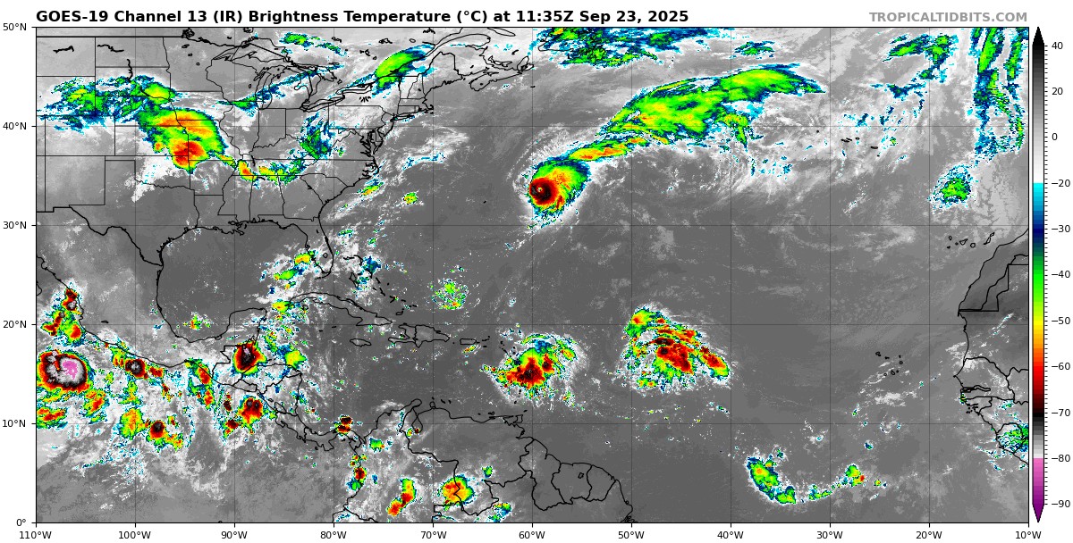 Pronóstico del clima en Quintana Roo para hoy martes 23 de septiembre 2025; cielo medio nublado con lluvias puntuales y descargas eléctricas.