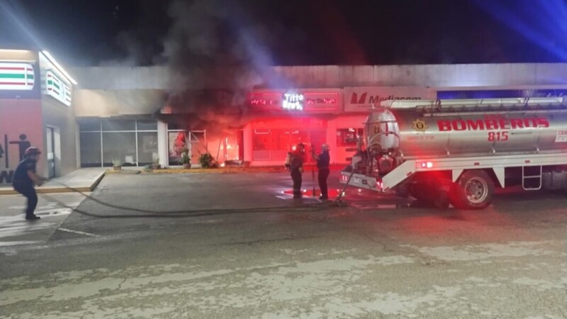 Se registra incendio en una tienda de ropa en Mérida