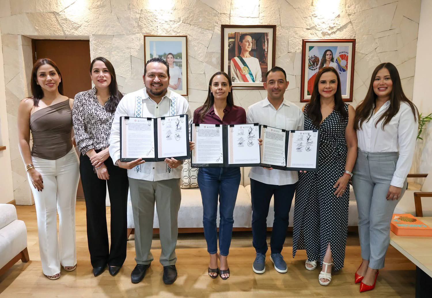 Con esta rúbrica, realizada en el Palacio Municipal, se refrendó el compromiso de trabajar de manera conjunta en acciones efectivas orientadas en fomentar la cultura democrática.