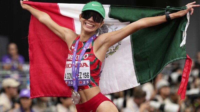 Gana Alegna González plata en marcha en Mundial de atletismo