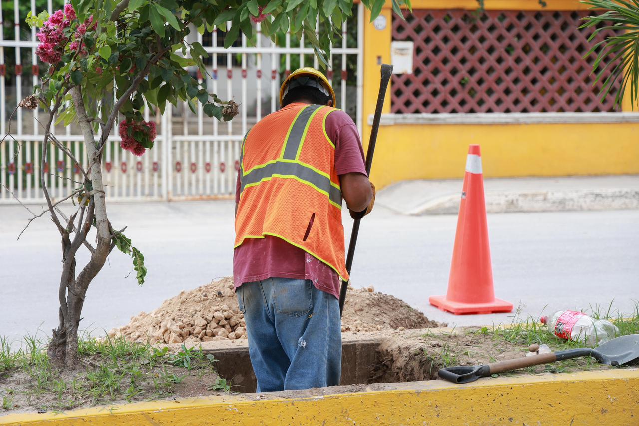 Atenea Gómez Ricalde inicia nueva obra de alumbrado público en la Avenida Gastón Alegre de Ciudad Mujeres