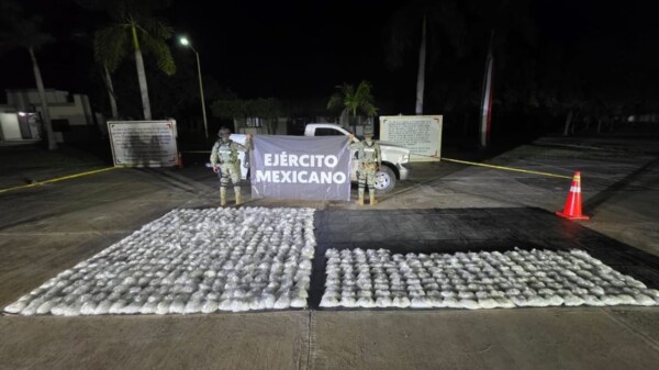 Decomisan 300 kilos de metanfetamina en camioneta clonada de la CFE