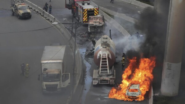 Crece a 8 número de muertos por explosión de pipa en CdMx