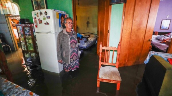 Tromba dejó a Iztapalapa inundada entre aguas negra