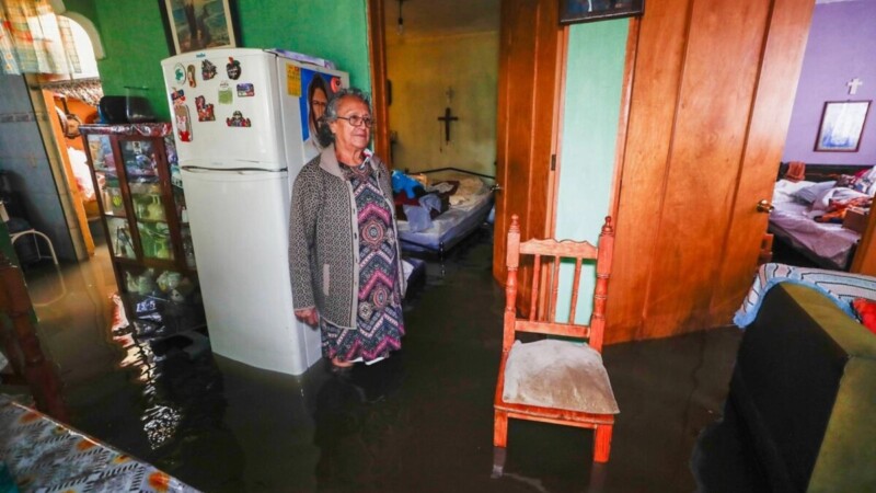 Tromba dejó a Iztapalapa inundada entre aguas negra