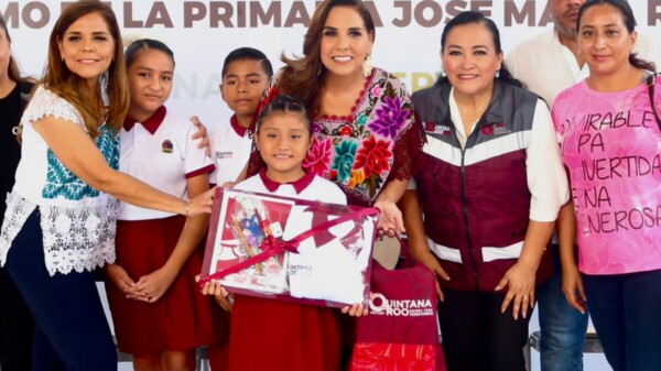 Impulsa Mara Lezama educación y bienestar familiar con la entrega de mochilas, útiles y uniformes escolares, inauguración de domo y acceso gratuito a Canva Educación