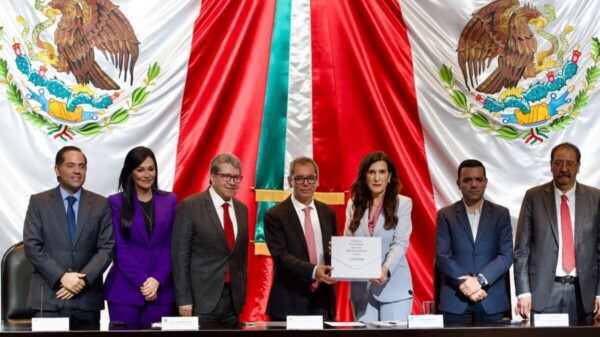 Aplicarán más impuestos a refrescos y tabaco