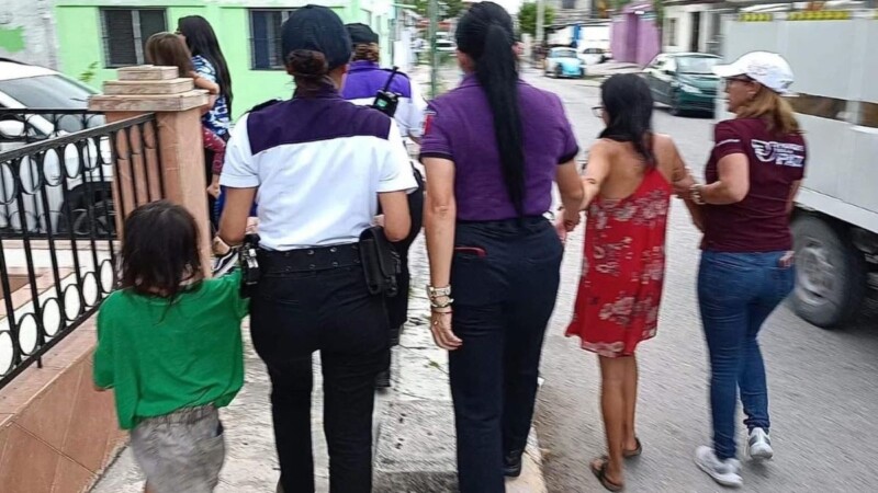 Rescatan autoridades a cinco menores en estado de abandono en Cancún