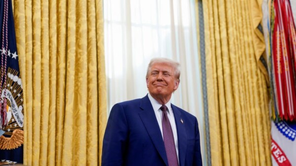 Amaga Trump a Hamás a firmar la paz, o tendrá un final triste