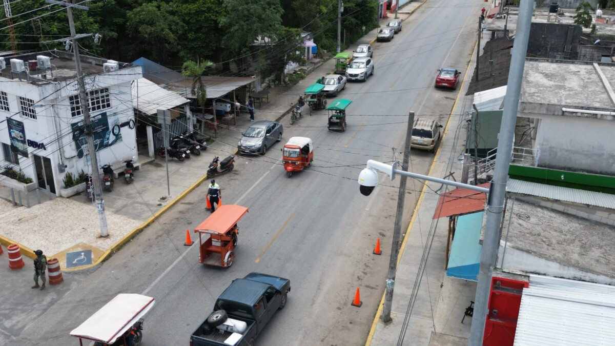 La presidenta municipal dio instrucciones para la instalación de 18 cámaras en puntos estratégicos de la delegación, al fin de que la Secretaría de Seguridad Ciudadana tenga lo necesario para seguir garantizando la paz social.