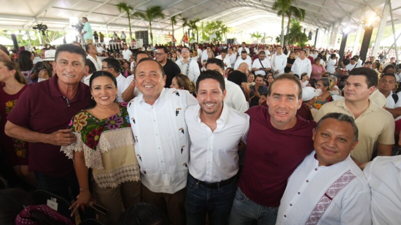 Renán Sánchez Tajonar acompaña a la presidenta Claudia Sheinbaum en su informe al pueblo de Quintana Roo