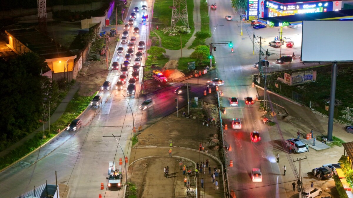 Avance del 27% en el cruce de la Av. Huayacán con 135 y Colegios, un proyecto que beneficiará directamente a más de 4 mil cancunenses.