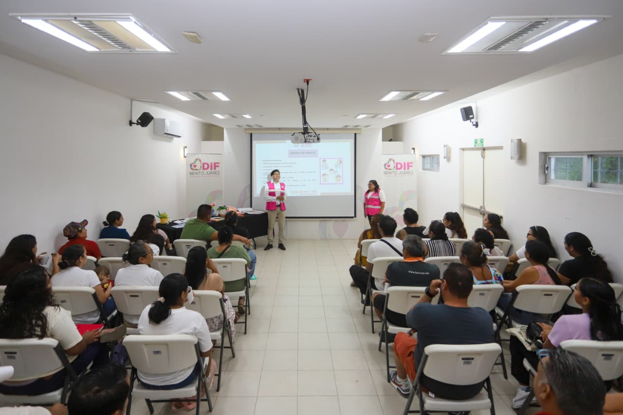 Fortalece el DIF Benito Juárez la orientación educativa para madres, padres y cuidadores de alumnas de los CADI.