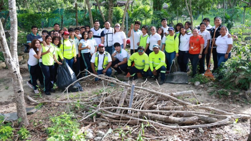 Juventudes de Ciudad Mujeres reafirman su compromiso con el medio ambiente en la quinta edición de 'Yo Amo Isla Mujeres'