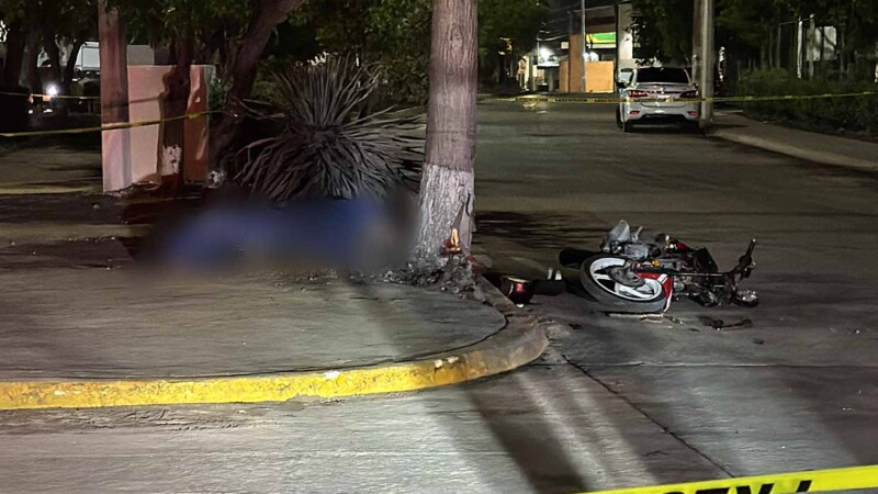 Muere motociclista al derrapar y estrellarse en avenida de Cancún