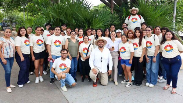 Convive Ana Paty Peralta con estudiantes de Instituto Tecnológico de Chetumal