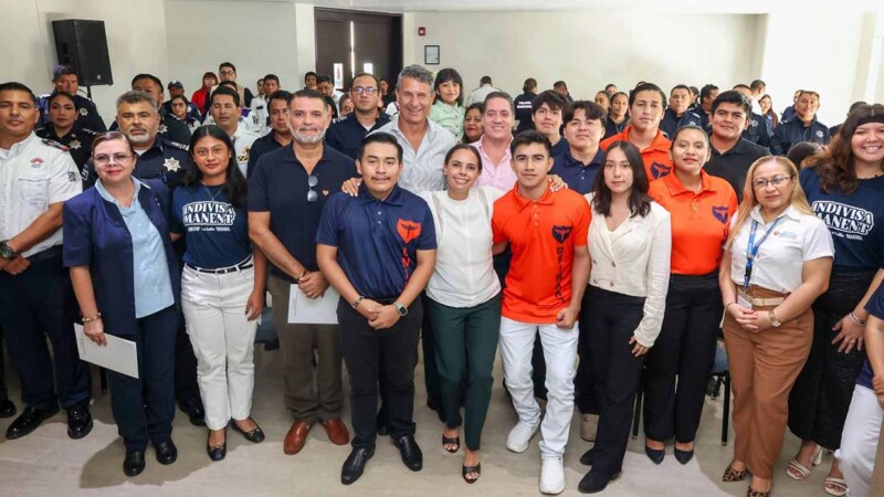 Otorgan gobierno de BJ y sector empresarial mas becas educativas para hijos de policías y bomberos