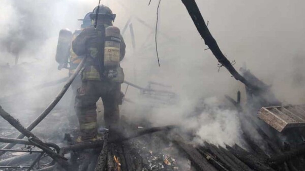 Bomberos de Cancún sofocan incendio en la SM 227