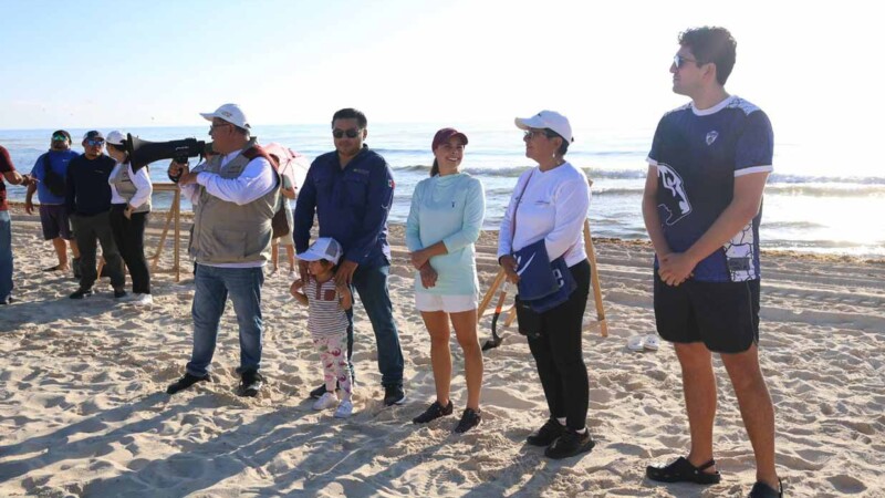 Ana Paty Peralta ponen ejemplo en el cuidado y limpieza de playas