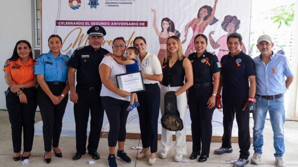 Ana Paty Peralta fortalece comunidad con programa "Mujeres de Hierro"