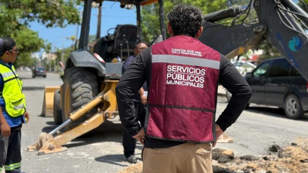 Canaliza gobierno de BJ reporte ciudadano de tuberia rota en avenida Nichupté