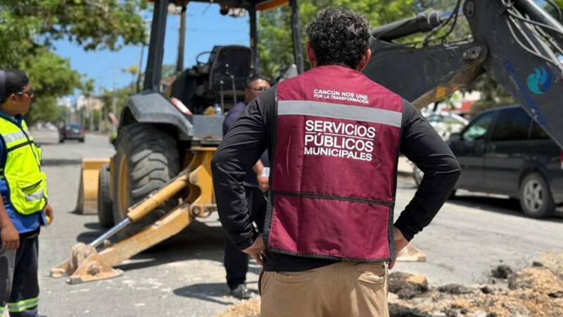 Canaliza gobierno de BJ reporte ciudadano de tuberia rota en avenida Nichupté