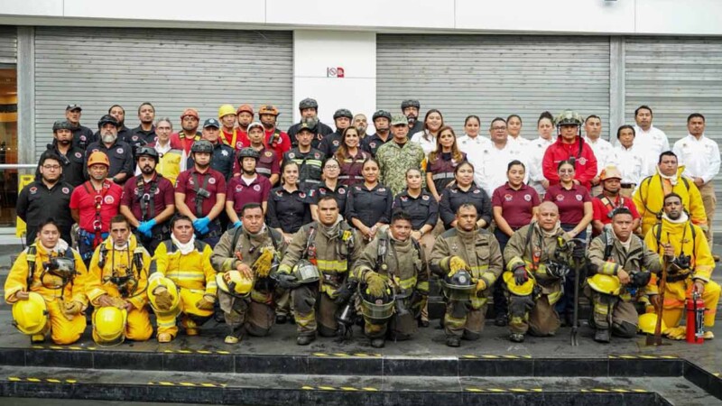 Cumple Benito Juárez con realización de simulacros en plaza comercial y palacio municipal