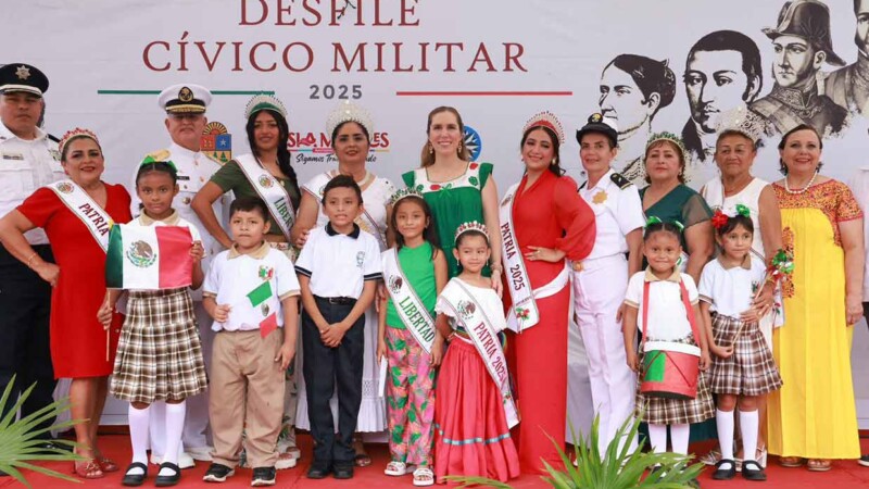 Con gran participación ciudadana se realiza en Isla Mujeres el Desfile Cívico-Militar 2025