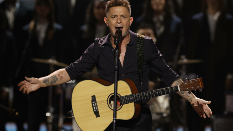 Alejandro Sanz recibirá el ‘Escobón de Oro 2025’ en Jarandilla de la Vera