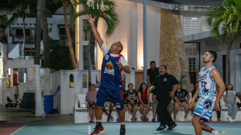 Gobierno de Isla Mujeres celebra triunfo de los “Caguameros” en la Liga Maya Basketball 40+ ante Playita Senior