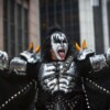 Gene Simmons de Kiss hospitalizado tras accidente automovilístico en California