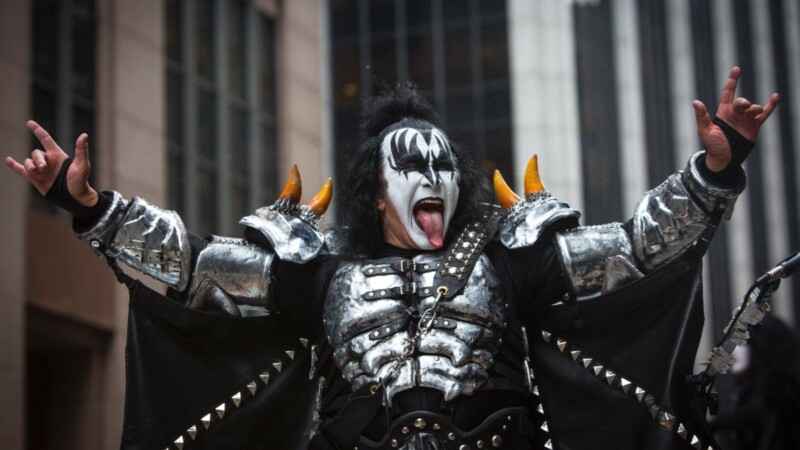 Gene Simmons de Kiss hospitalizado tras accidente automovilístico en California