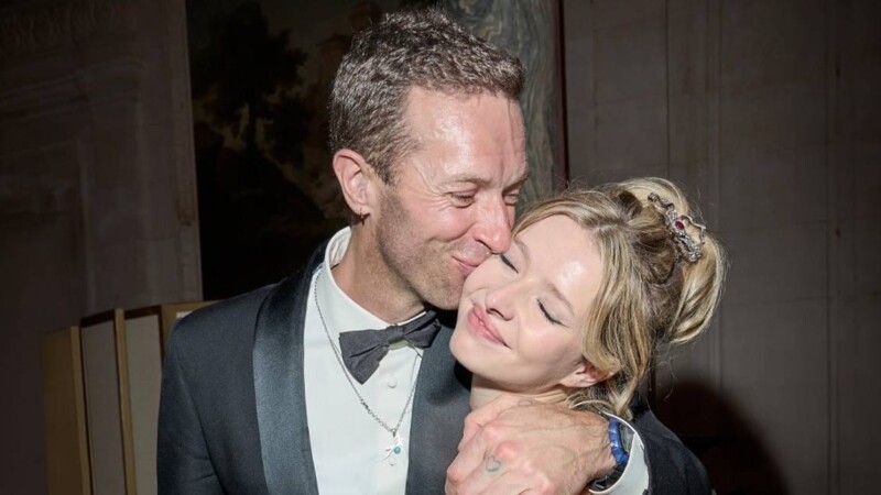Hija de Chris Martin enfrenta críticas por su debut musical en Nashville