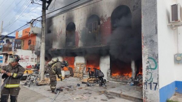 Sofocan otro incendio en un hotel abandonado en la avenida López Portillo